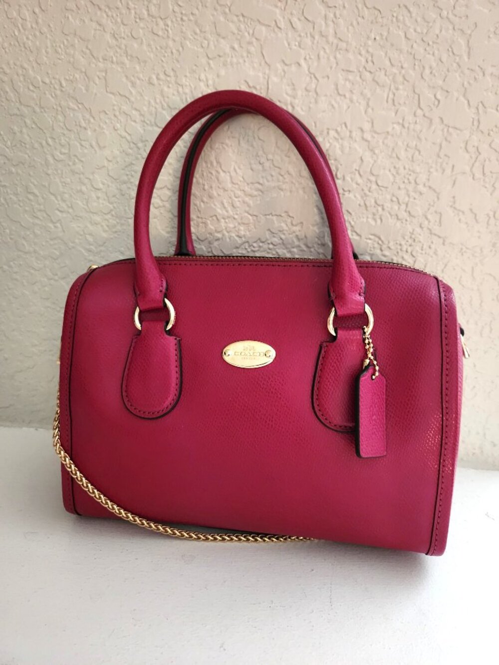 Like New Coach Mini Bennett Fuschia Leather Shoulder Bag Purse